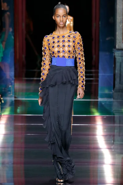 Look 10